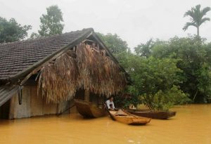 Nhà dân bị ngập lụt ở huyện Hương Khê, tỉnh Hà Tĩnh ngày 15 tháng 10 năm 2016.